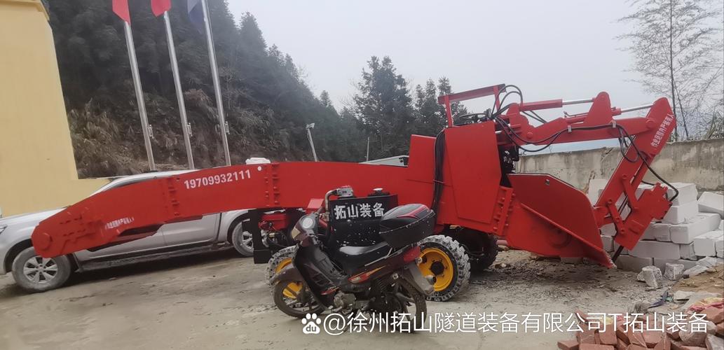 轮胎刮板扒渣机在矿井下实现高速运转主要通过以下方式: